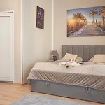 Hotel apartamentowy Amir Delux 3*