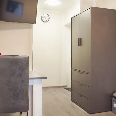 Apart-hotel Amir Delux 3*