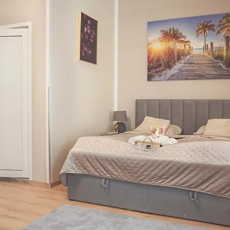 Hotel apartamentowy Amir Delux 3*