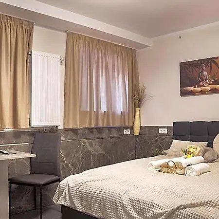 Hotel apartamentowy Amir Delux 3*