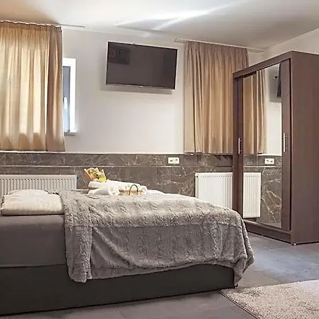 Hotel apartamentowy Amir Delux 3*