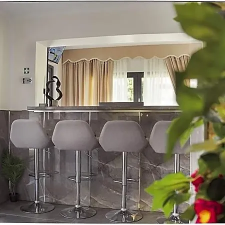 Hotel apartamentowy Amir Delux Schönefeld